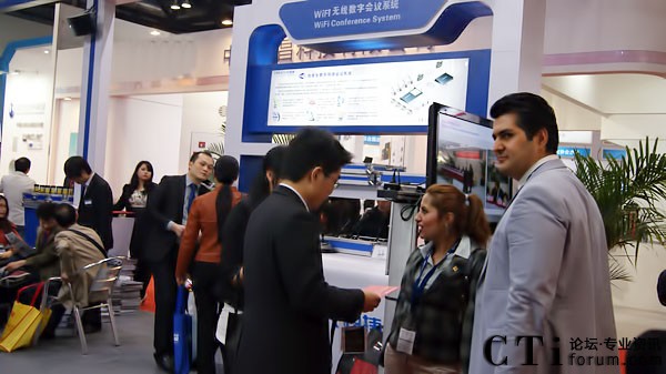 國(guó)內(nèi)外客商展會(huì)現(xiàn)場(chǎng)咨詢和洽談